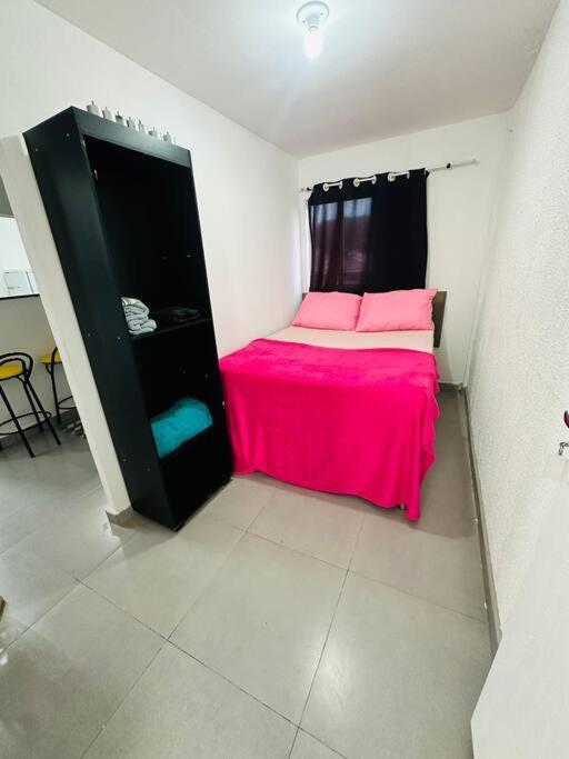 Mobiliado E Confortavel Zn - Cod 06 Apartamento
